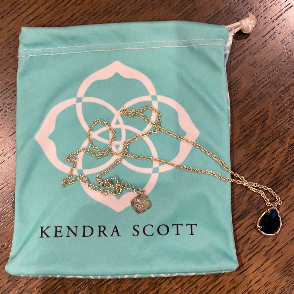 Kendra Scott necklace